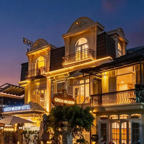 Green Meadow Serenity - Center Hotel